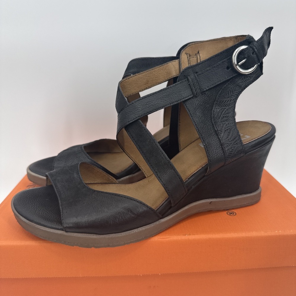 Miz Mooz Womens Braden Black Embossed Wedge Sandals Size 11/42 Boho Comfort